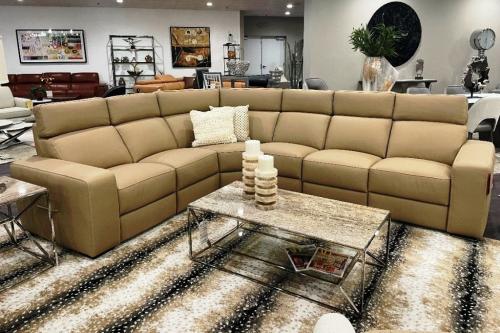 6 Pc. Sectional With Motion